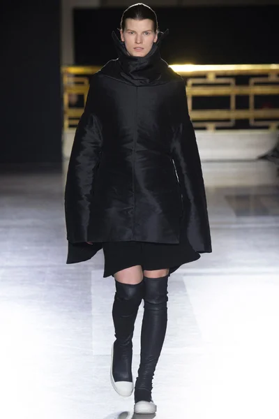 Look 11